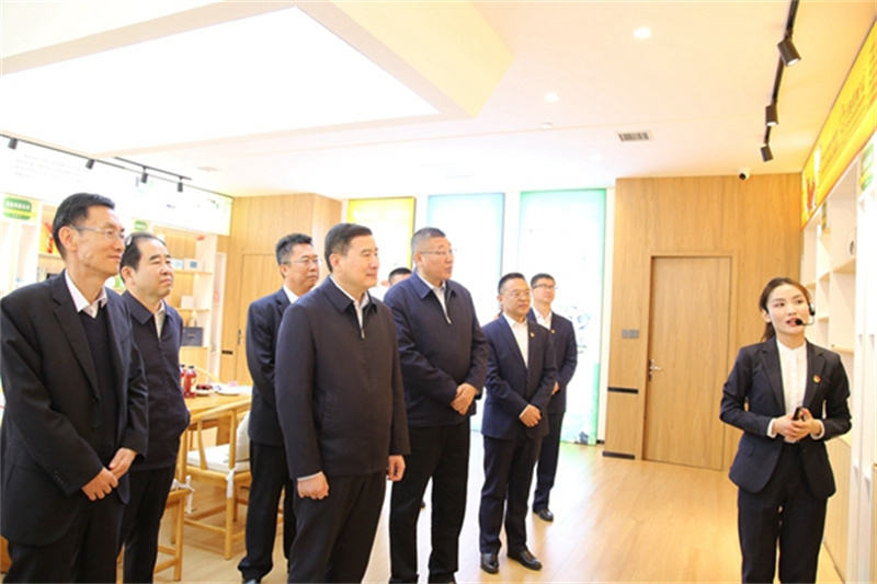 張文琪五一假期輕車簡(jiǎn)從深入陜北企業(yè)檢查安全生產(chǎn)并慰問(wèn)在崗干部職工1.jpg 張文琪五一假期輕車簡(jiǎn)從深入陜北企業(yè)檢查安全生產(chǎn)并慰問(wèn)在崗干部職工1.jpg