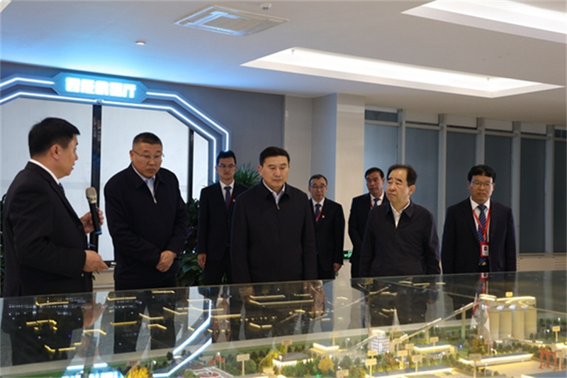 張文琪五一假期輕車簡(jiǎn)從深入陜北企業(yè)檢查安全生產(chǎn)并慰問(wèn)在崗干部職工3.jpg 張文琪五一假期輕車簡(jiǎn)從深入陜北企業(yè)檢查安全生產(chǎn)并慰問(wèn)在崗干部職工3.jpg