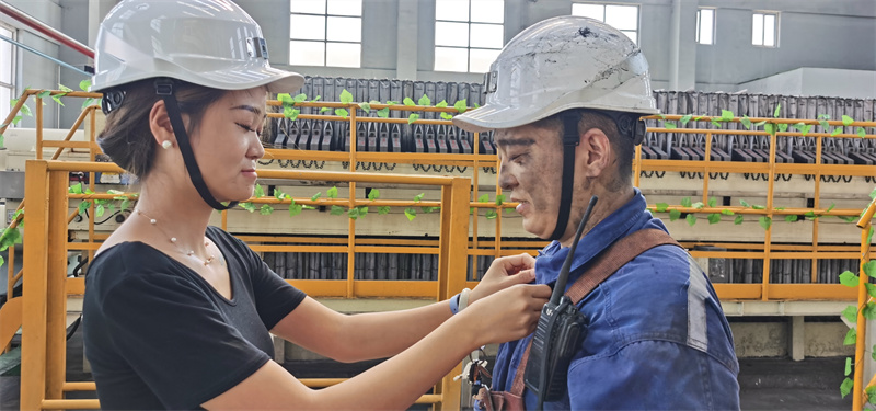 新型能源選煤公司:家屬囑安全 走“新”更走“心”2.jpg 新型能源選煤公司:家屬囑安全 走“新”更走“心”2.jpg