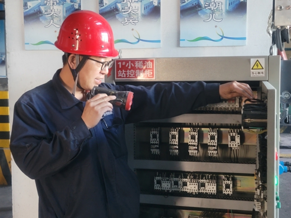 新型能源神木分公司:看看檢修現場的“流行色”6.jpg 新型能源神木分公司:看看檢修現場的“流行色”6.jpg